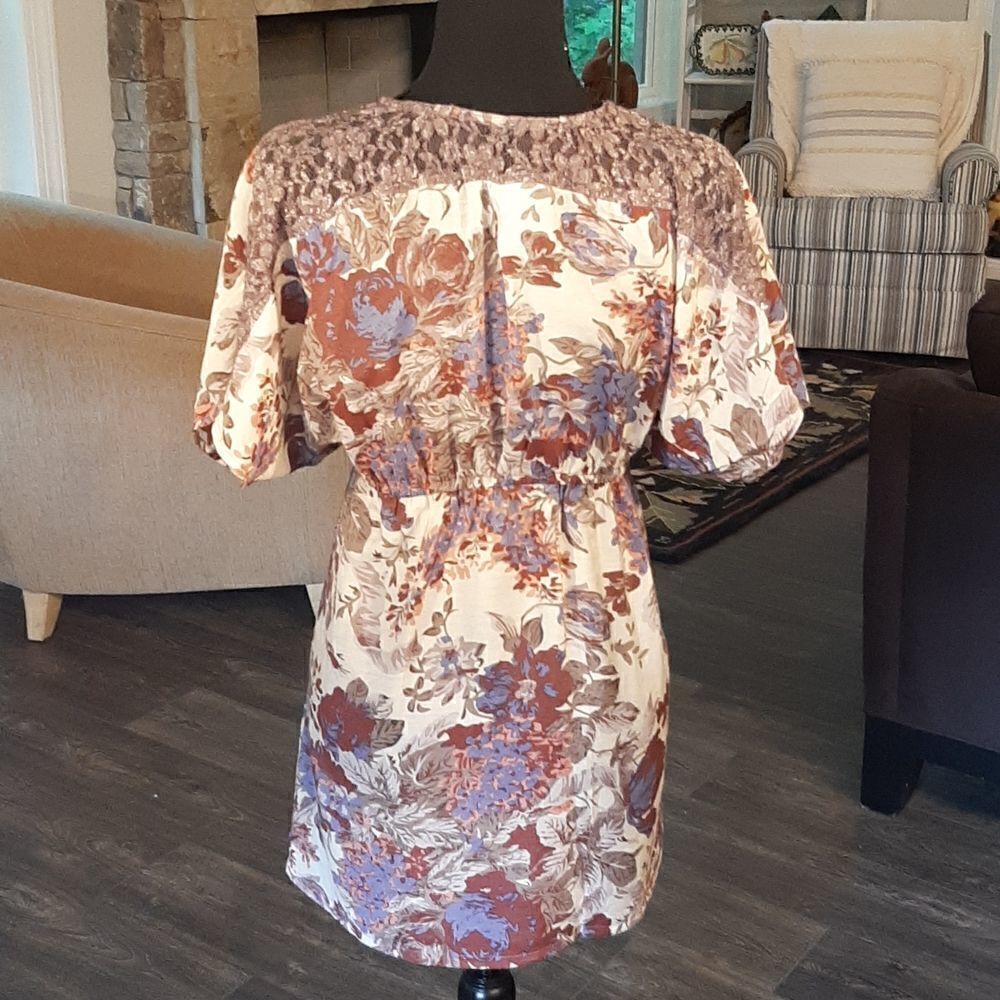 Ultra Pink Floral Top with Lace and Huge Pockets - Picture 3 of 10